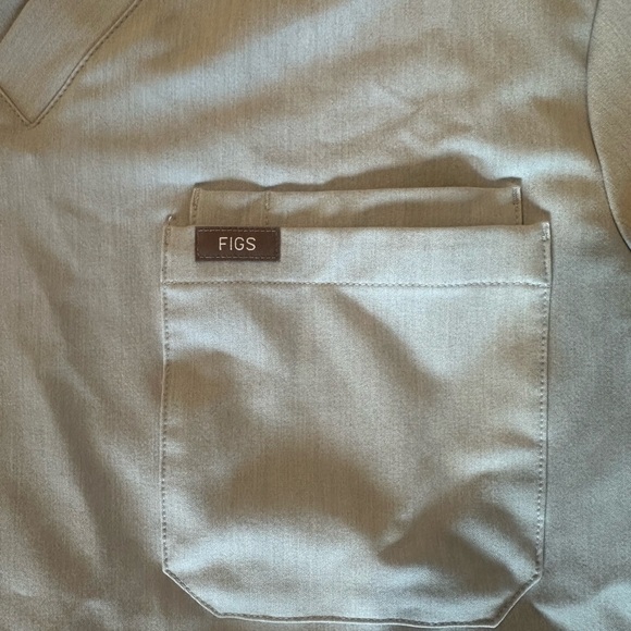 FIGS Men's Light Blue “Chambray” Scrub Top (worn once!) - Picture 2 of 2
